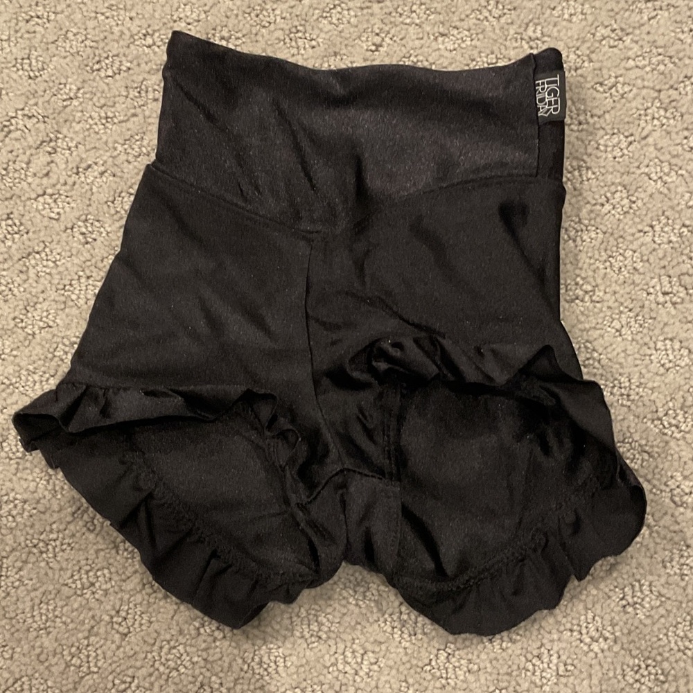 Tiger Friday High-Waist Black Ruffle Shorts 0313